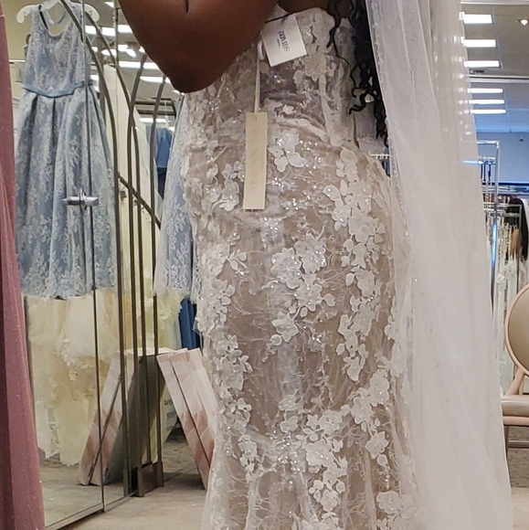 Wedding Dress - Picture 2 of 3
